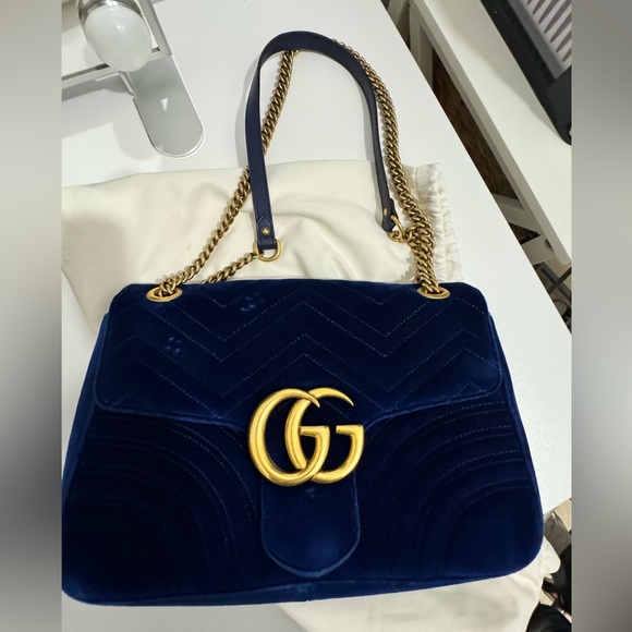 Gently loved Gucci Marmont medium bag in cobalt blue. Purchased from Gucci store - Picture 3 of 10